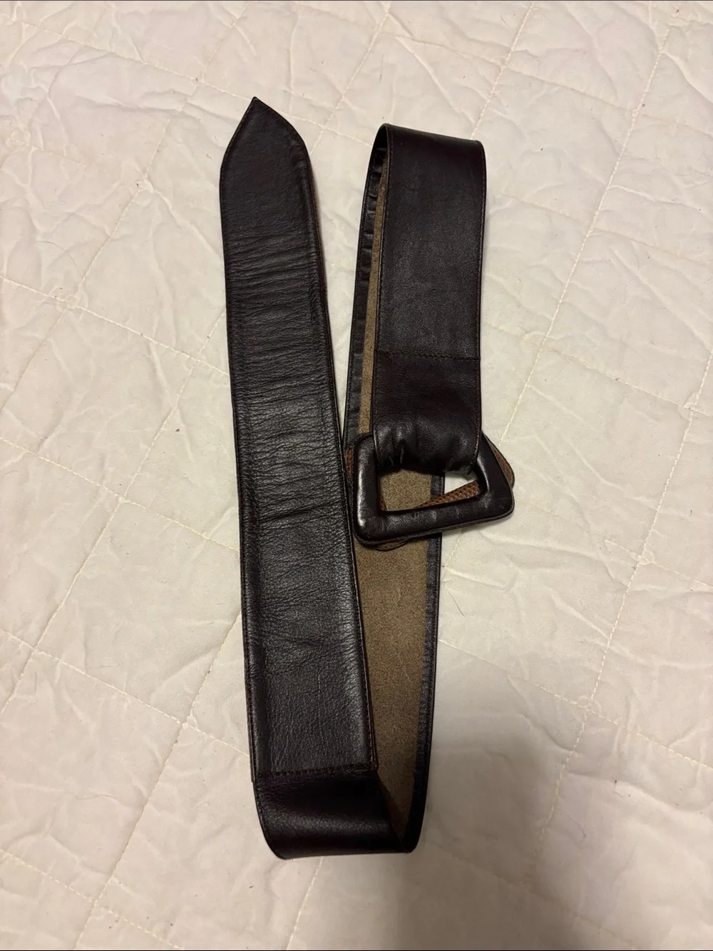 N/A contrast features brown